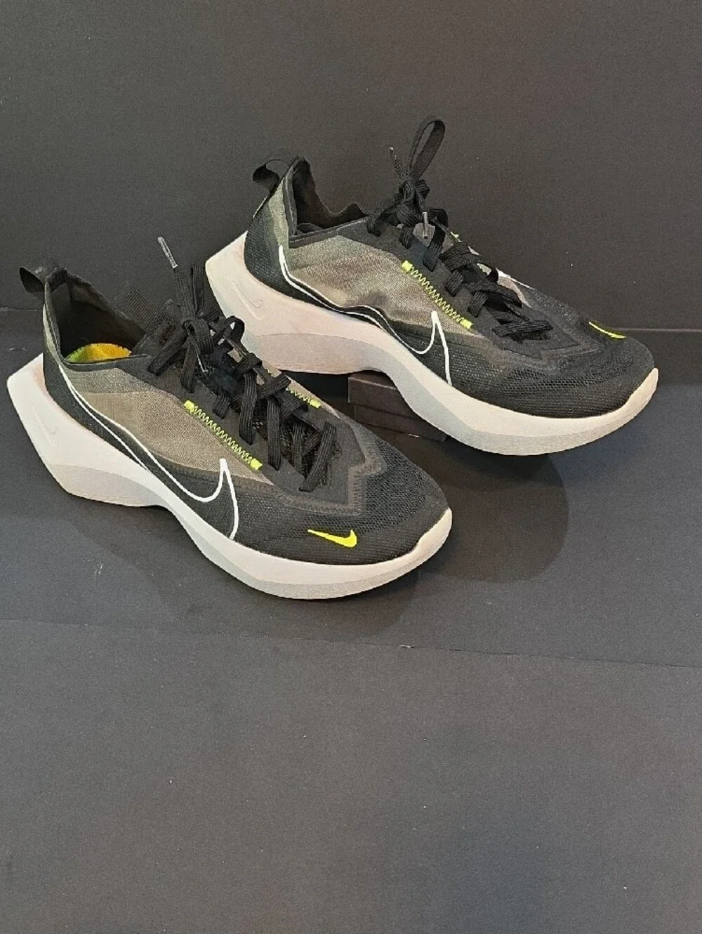 Nike Vista Lite Women's Black and White Sneakers with Yellow Accents Size 11
